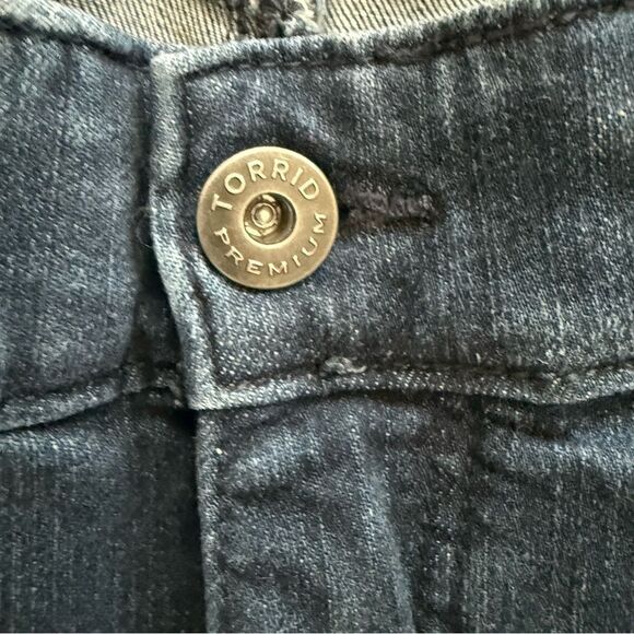 Torrid Premium Dark Blue Denim Bombshell Skinny Shorts Women’s Plus Size - Picture 4 of 9